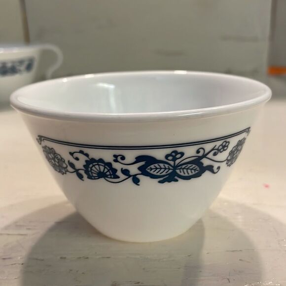 Vintage 1972 Corelle Old Town Blue/Blue Onion by Corning sugar bowl & creamer - Picture 2 of 16